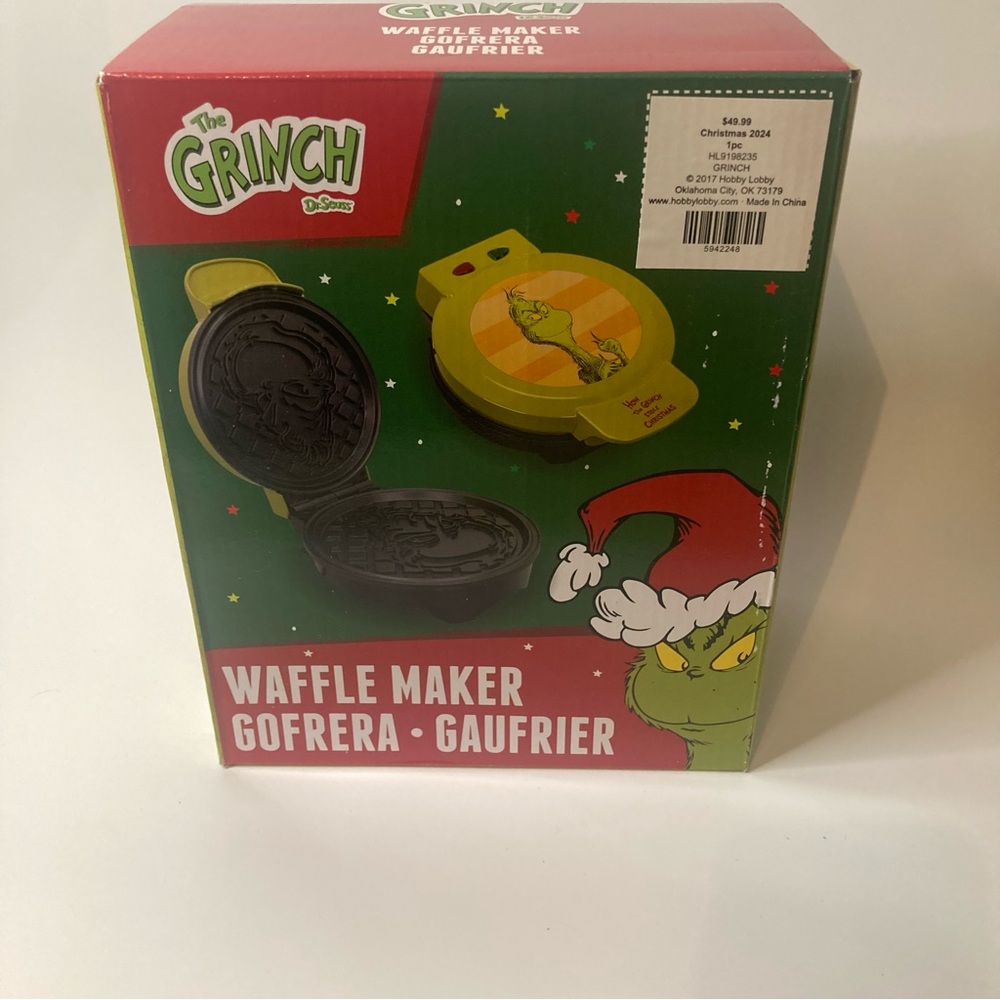 Uncanny Brands Waffle Maker The Grinch Dr Seuss Christmas Holiday Party Fun
